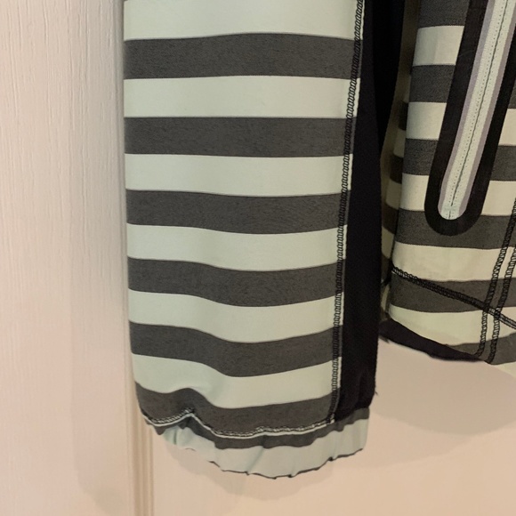 Lululemon Give Up and Glow Jacket, Size 4 (RARE) - Picture 5 of 14